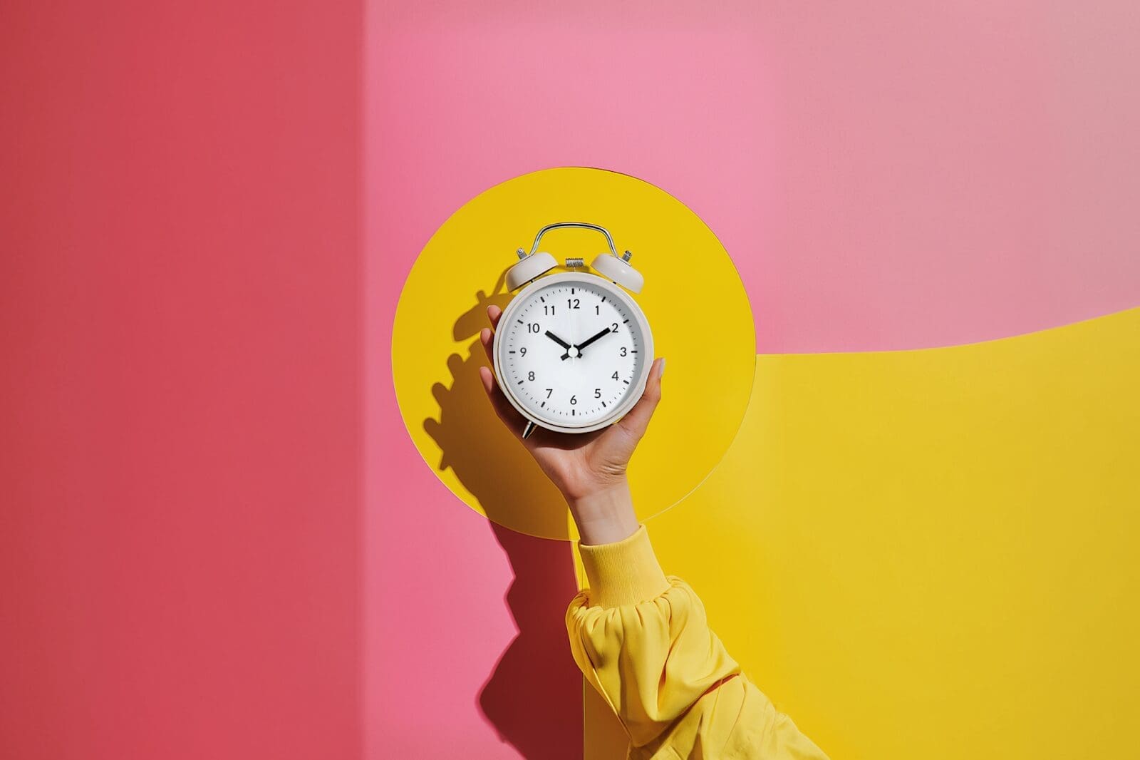 Facebook remains a marketing powerhouse with billions of active users. Yet even a perfectly crafted post can fall flat if it’s published when your audience isn’t online. That’s why understanding the best time to post on Facebook is crucial for any successful social media content strategy. By using data to schedule posts when followers are most active, micro influencers, e-commerce entrepreneurs (like Amazon sellers), and content creators can increase visibility, boost engagement and drive more conversions. In this comprehensive guide, we’ll explore when you should post on Facebook for maximum impact – and how timing fits into influencer marketing and UGC strategies – so you can make every post count.