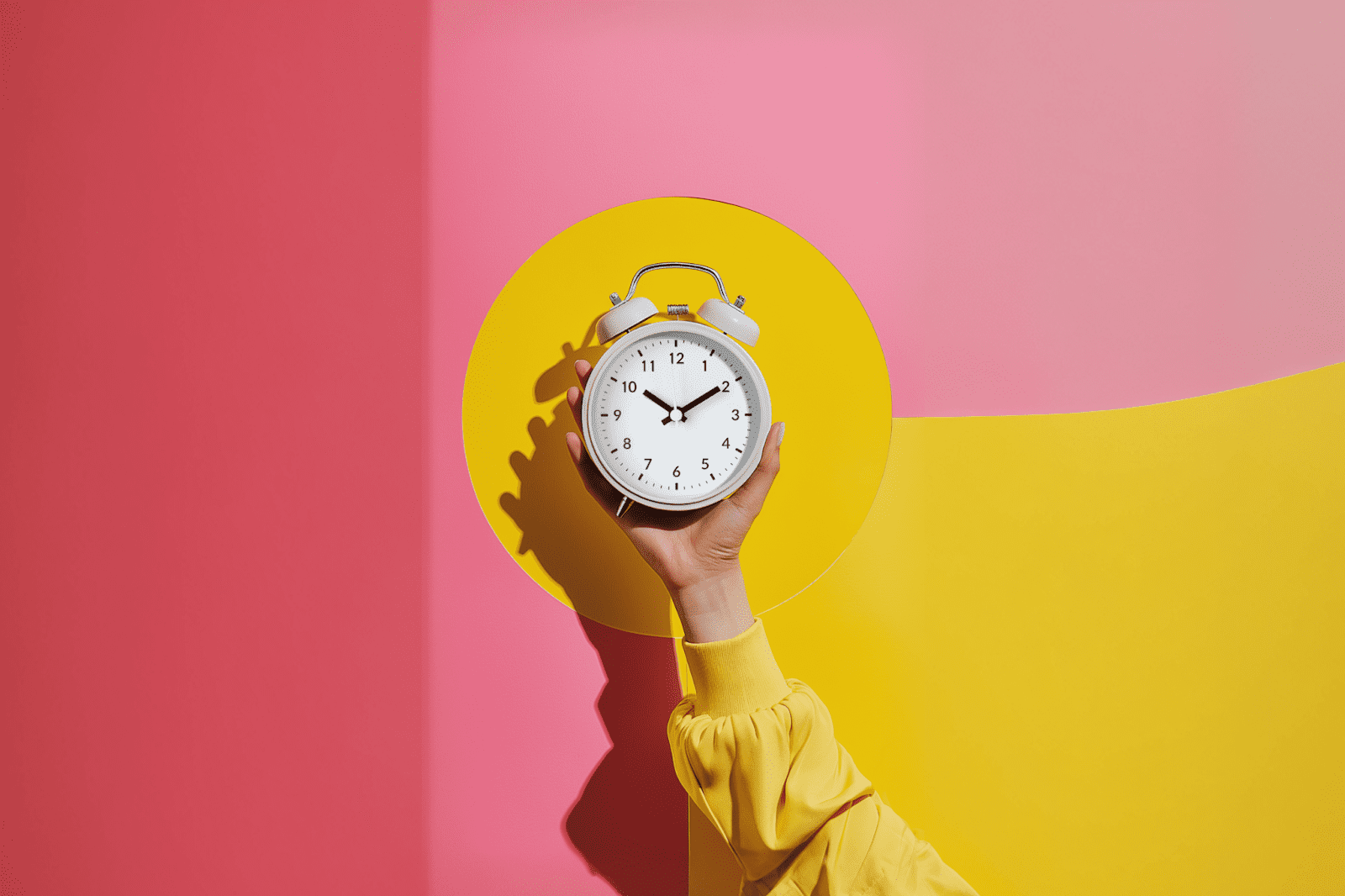 Facebook remains a marketing powerhouse with billions of active users. Yet even a perfectly crafted post can fall flat if it’s published when your audience isn’t online. That’s why understanding the best time to post on Facebook is crucial for any successful social media content strategy. By using data to schedule posts when followers are most active, micro influencers, e-commerce entrepreneurs (like Amazon sellers), and content creators can increase visibility, boost engagement and drive more conversions. In this comprehensive guide, we’ll explore when you should post on Facebook for maximum impact – and how timing fits into influencer marketing and UGC strategies – so you can make every post count.