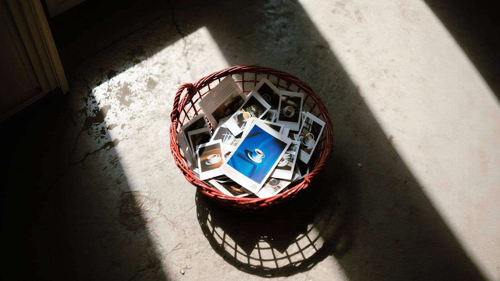 TikTok built its empire on snappy short-form videos – but in a surprising twist, static image posts are making a comeback on the platform. In fact, TikTok’s Photo Post Comeback: Why Images Outperform Videos is becoming a hot topic among marketers. Recent data shows that photo carousels (a series of swipable images) can generate higher engagement than traditional videos. This is eye-opening news for e-commerce brands, Amazon sellers, and content creators who’ve been laser-focused on video content. If you’ve assumed that videos are the only way to win on TikTok, it’s time to reconsider – images are staging an unexpected resurgence.