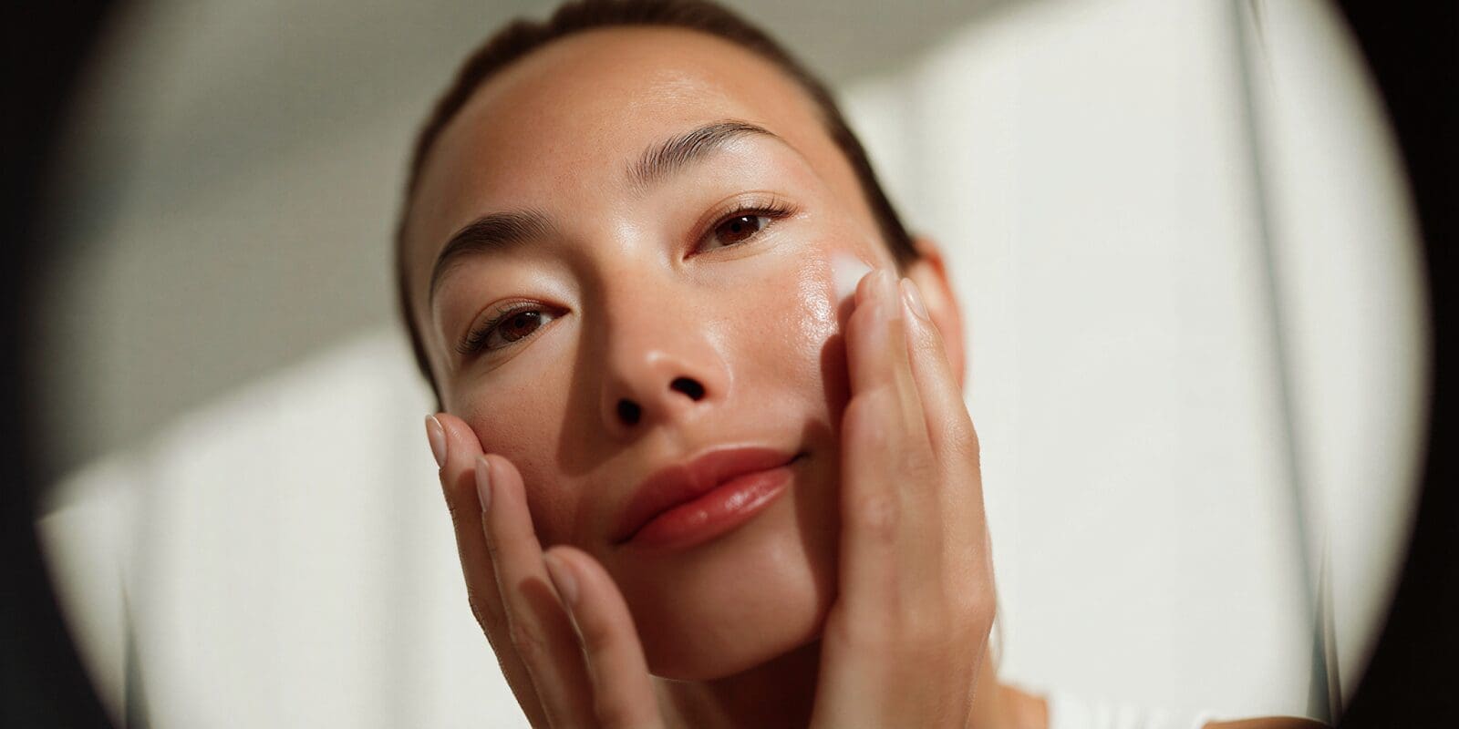 Hailey Bieber’s Rhode Beauty skincare line isn’t just another celebrity brand – it’s a case study in community-driven marketing. In just three years, Rhode’s authentic approach helped it reach $212 million in sales and score a $1B acquisition deal with e.l.f. Beauty. This explosive growth wasn’t fueled by traditional ads or a massive ad spend. Instead, it came from a “Rhode marketing” strategy that puts community and engagement first. By focusing on micro influencers, user-generated content (UGC), and constant customer feedback, Rhode turned customers into a loyal community of brand advocates.