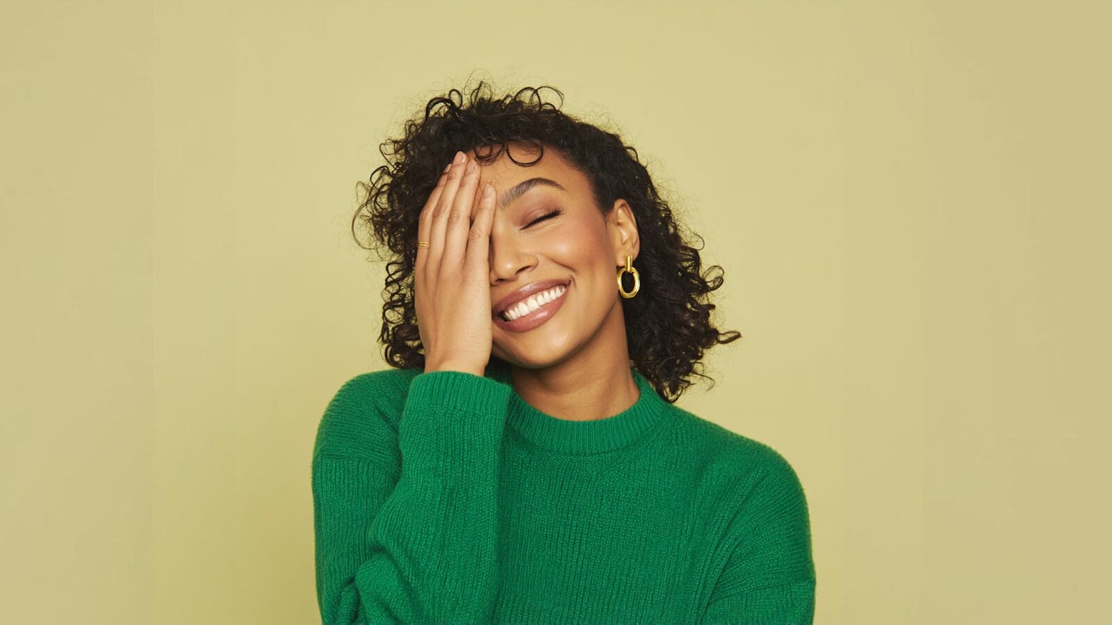 The “creator economy” refers to the fast-growing ecosystem of content creators who monetize their online influence across social platforms, streaming services, blogs, and more. Over 50 million people worldwide now consider themselves content creators, collectively reaching about 5 billion social media users. With that massive footprint, the creator economy has exploded into a $250 billion industry – a figure projected to nearly double to $480+ billion by 2027. In simple terms, the creator economy is changing how consumers discover products and how brands market in the digital age.