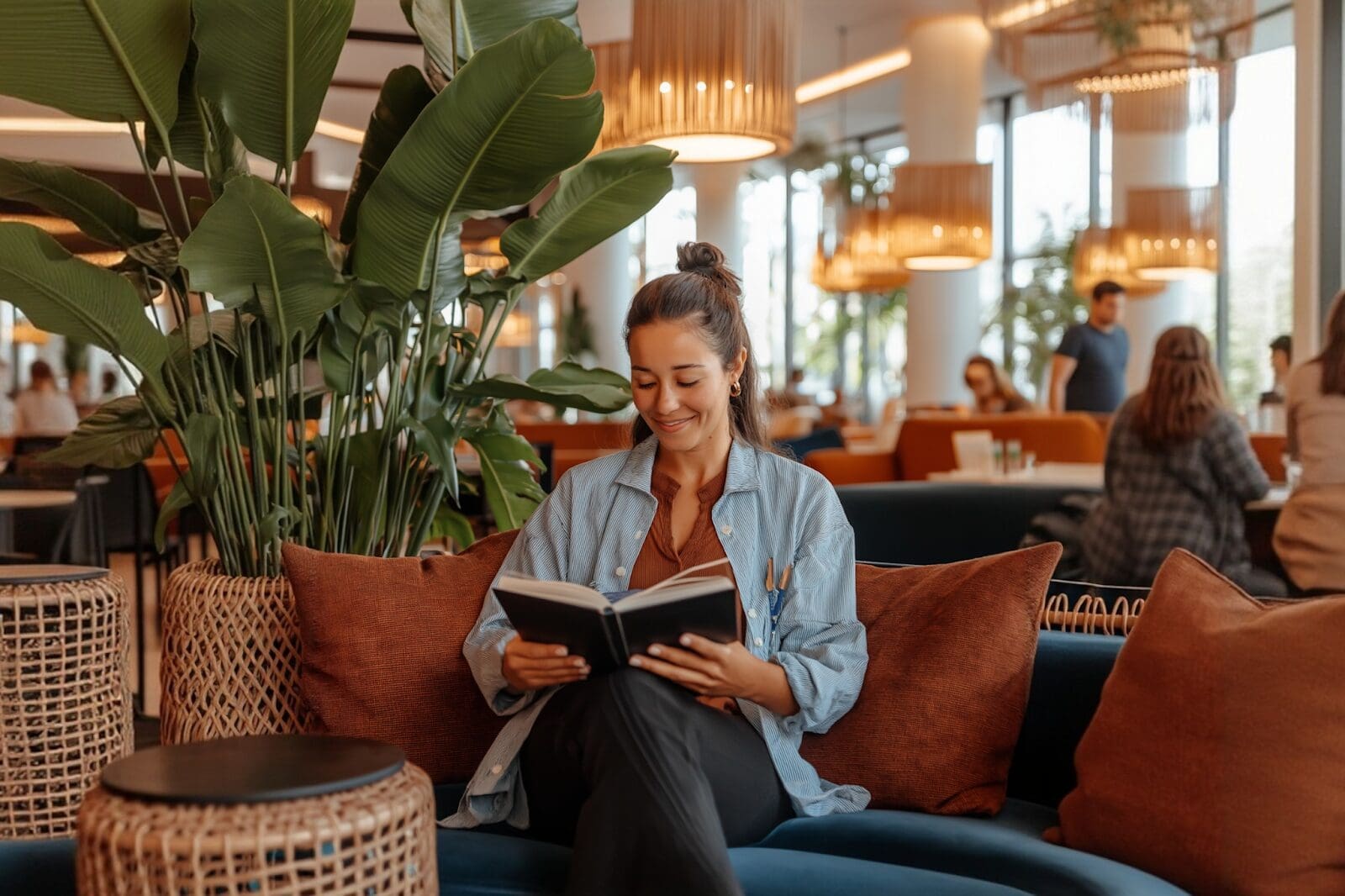 How to Go Viral as an Influencer in 2026: TikTok & IG Guide