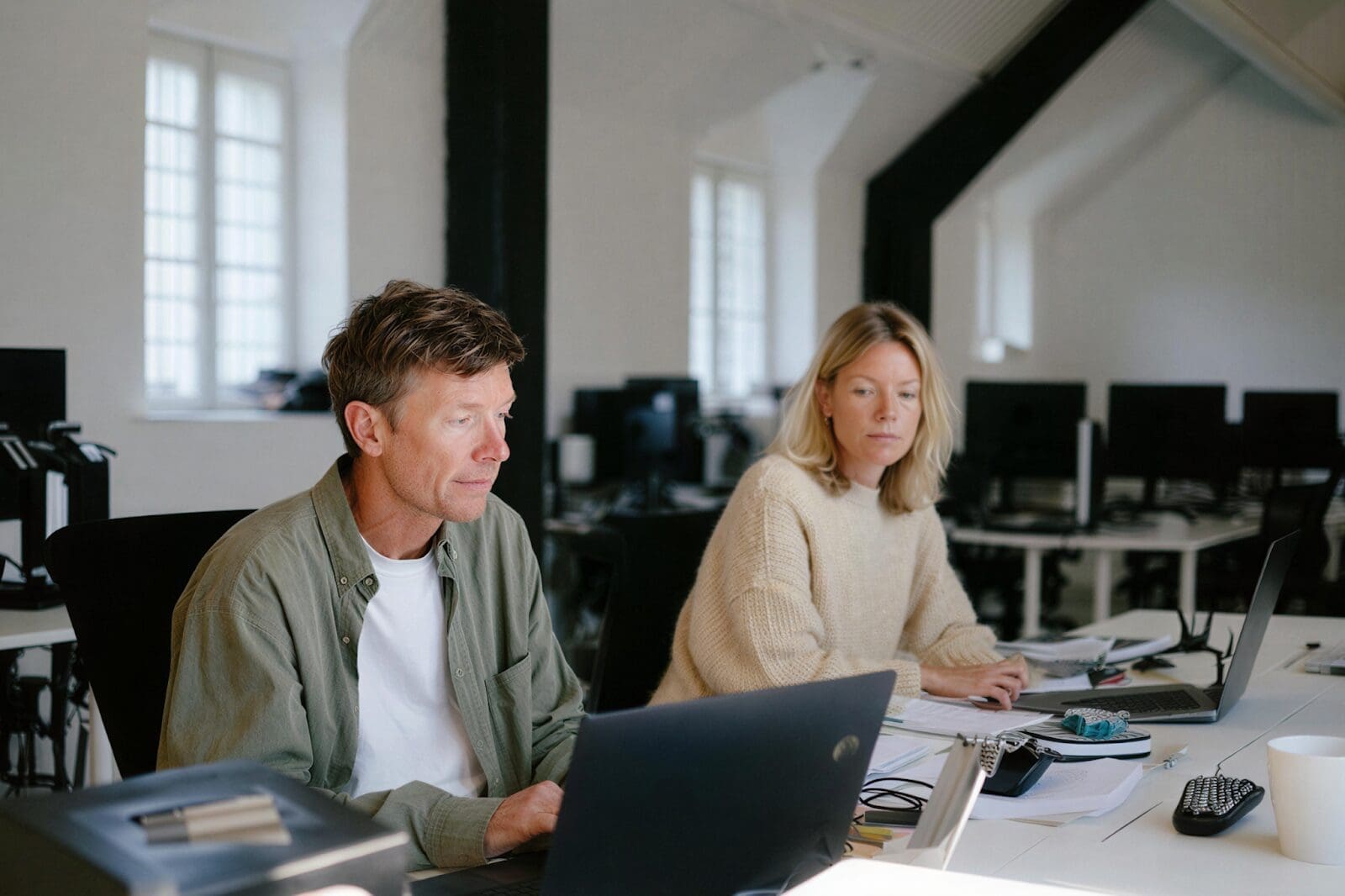 Losing Instagram followers without knowing why can be frustrating—especially for e-commerce brands, Amazon sellers, and content creators investing in influencer marketing. As Instagram becomes more competitive, brands and creators are asking, “Who unfollowed me, and what does it mean?” In fact, mid-sized accounts are more common than ever: over 76% of Instagram profiles globally have 1,000–10,000 followers (up from just 38% in 2021). This surge in micro influencers means understanding follower behavior isn’t just vanity—it’s essential. Tracking who unfollowed you on Instagram can reveal if a campaign or content change missed the mark, or if fake followers are bloating your audience. However, manually monitoring unfollows becomes nearly impossible once you have thousands of followers. The good news is that specialized tools can help. In this post, we’ll explain what Instagram unfollower trackers are, why tracking unfollowers matters, and review the best apps to see who unfollowed you on Instagram in 2026. These tools can help micro influencers and brands alike maintain an engaged audience, remove ghost followers, and refine their content strategy for maximum impact.