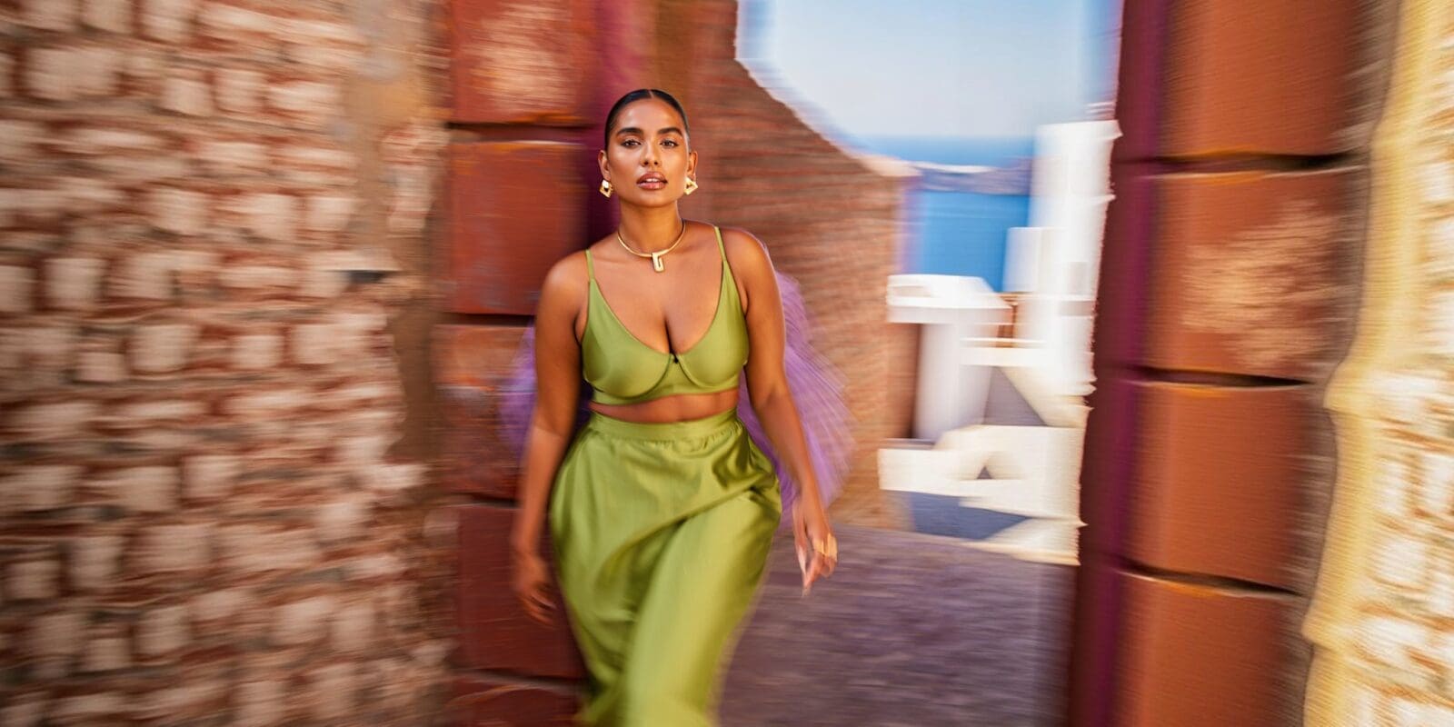 Short-form videos have become a powerhouse in social media marketing, and Instagram Reels are at the forefront. For e-commerce brands and Amazon sellers, partnering with reel creators (content creators who specialize in Instagram Reels) can drive authentic engagement and product sales. But how much do Instagram Reel creators earn in 2026, especially for sponsored content? This post breaks down the typical payment ranges for sponsored Reels, the factors that influence these influencer rates, and how brands can maximize ROI from micro-influencers and user-generated content (UGC) partnerships. (Fun fact: on average, an Instagram Reel commands about 32% higher influencer fees than a TikTok video, highlighting the premium value of Reels.) By the end, you’ll know what to budget for an Instagram Reel campaign and how to make the most of influencer marketing on Instagram this year.