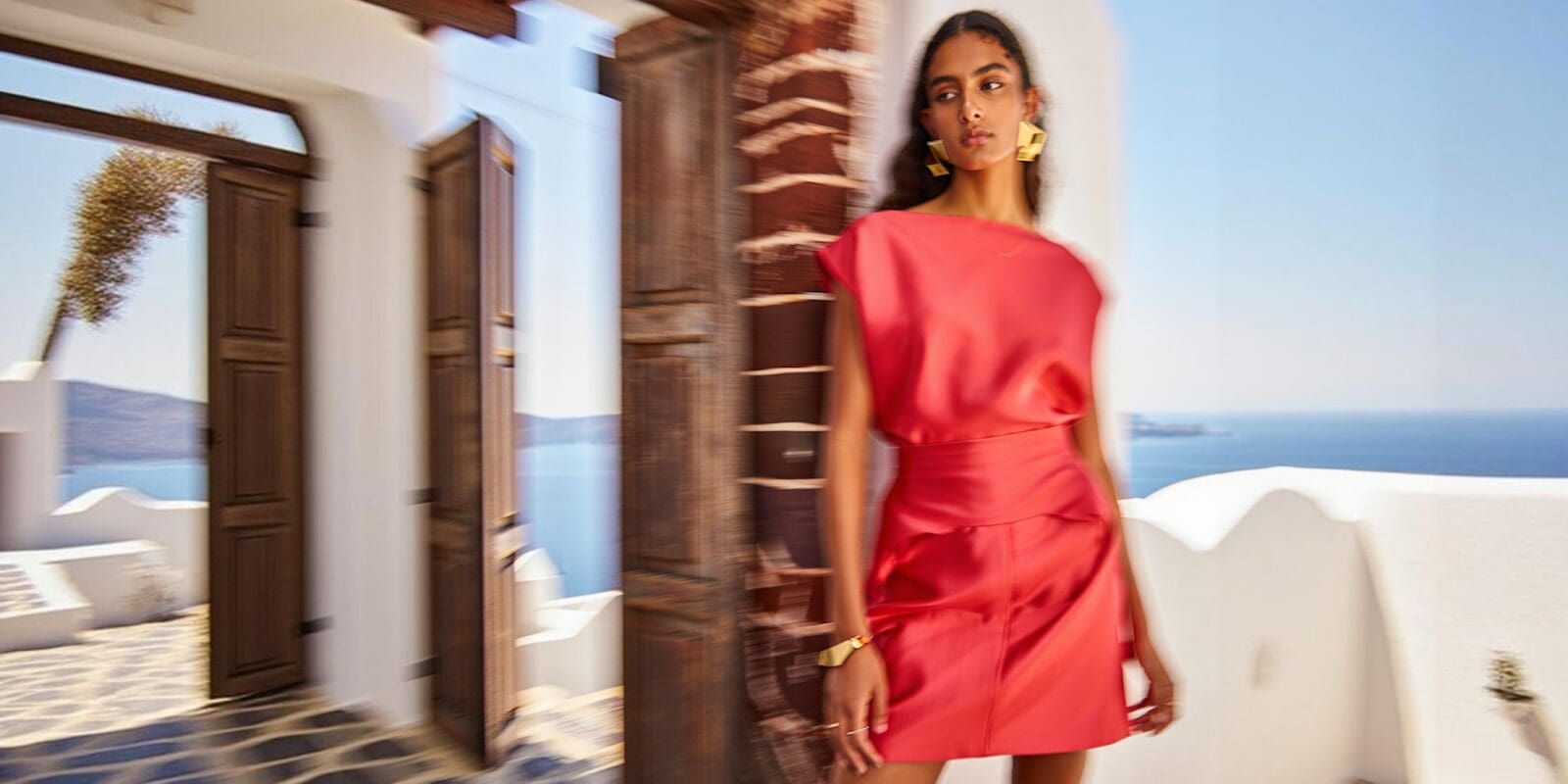 Short-form videos have become a powerhouse in social media marketing, and Instagram Reels are at the forefront. For e-commerce brands and Amazon sellers, partnering with reel creators (content creators who specialize in Instagram Reels) can drive authentic engagement and product sales. But how much do Instagram Reel creators earn in 2026, especially for sponsored content? This post breaks down the typical payment ranges for sponsored Reels, the factors that influence these influencer rates, and how brands can maximize ROI from micro-influencers and user-generated content (UGC) partnerships. (Fun fact: on average, an Instagram Reel commands about 32% higher influencer fees than a TikTok video, highlighting the premium value of Reels.) By the end, you’ll know what to budget for an Instagram Reel campaign and how to make the most of influencer marketing on Instagram this year.